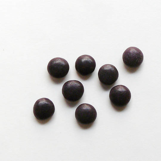 Mild liquorice with violet sugar coating, german